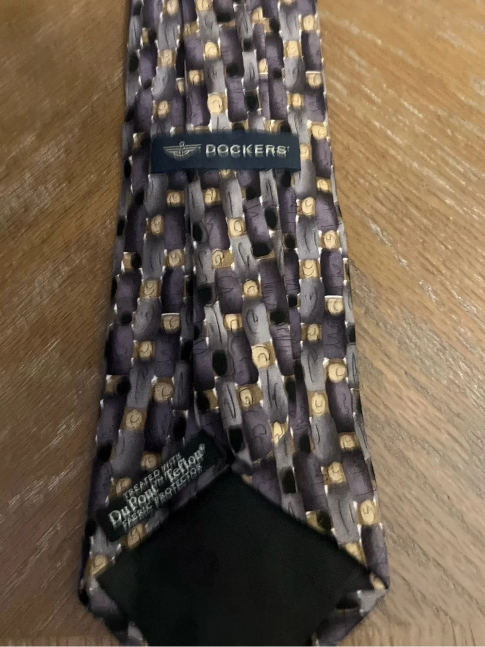 Dockers 100% Silk Geometric Pattern Necktie with Teflon Fabric Protector